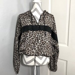 No boundaries windbreaker women’s size XL quarter zip windbreaker leopard print